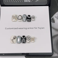 MIRROR OFLUMINOUS MOONS