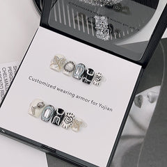 MIRROR OFLUMINOUS MOONS