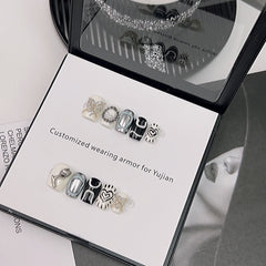 MIRROR OFLUMINOUS MOONS