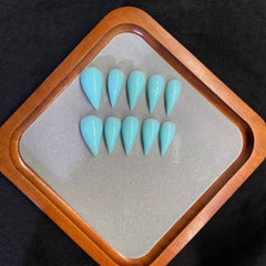 Sky blue solid color manicure