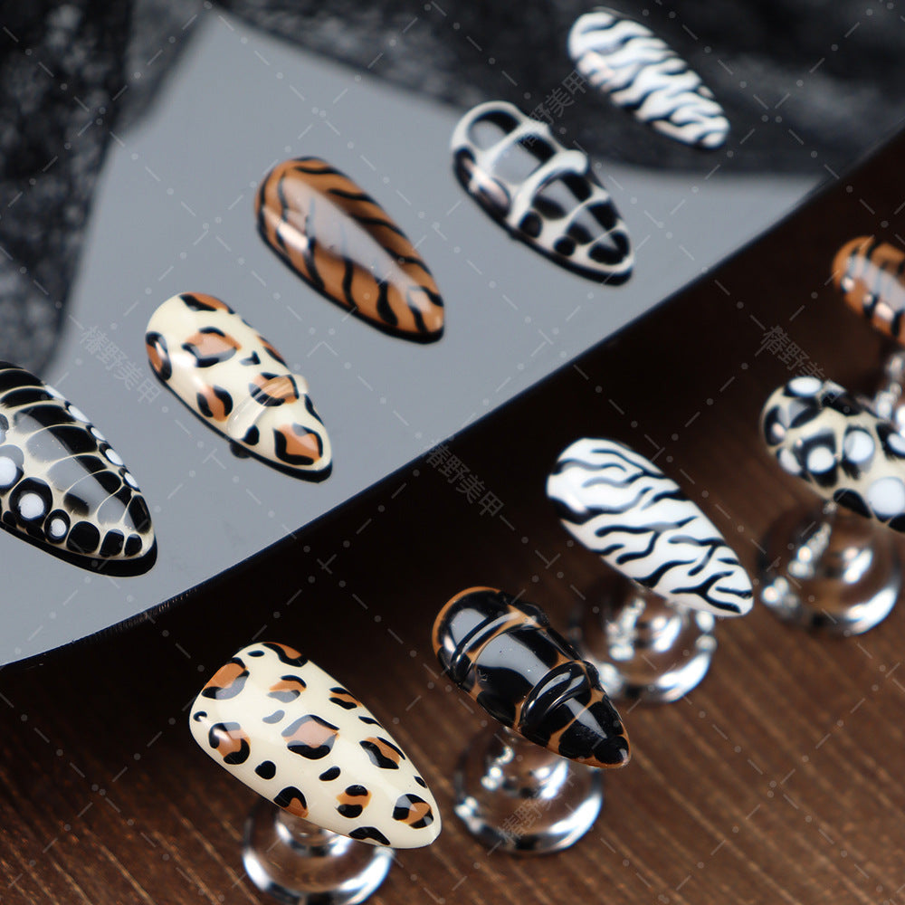 UNIKOO Maillard White ANIMAL ALMOND Press-on Nails