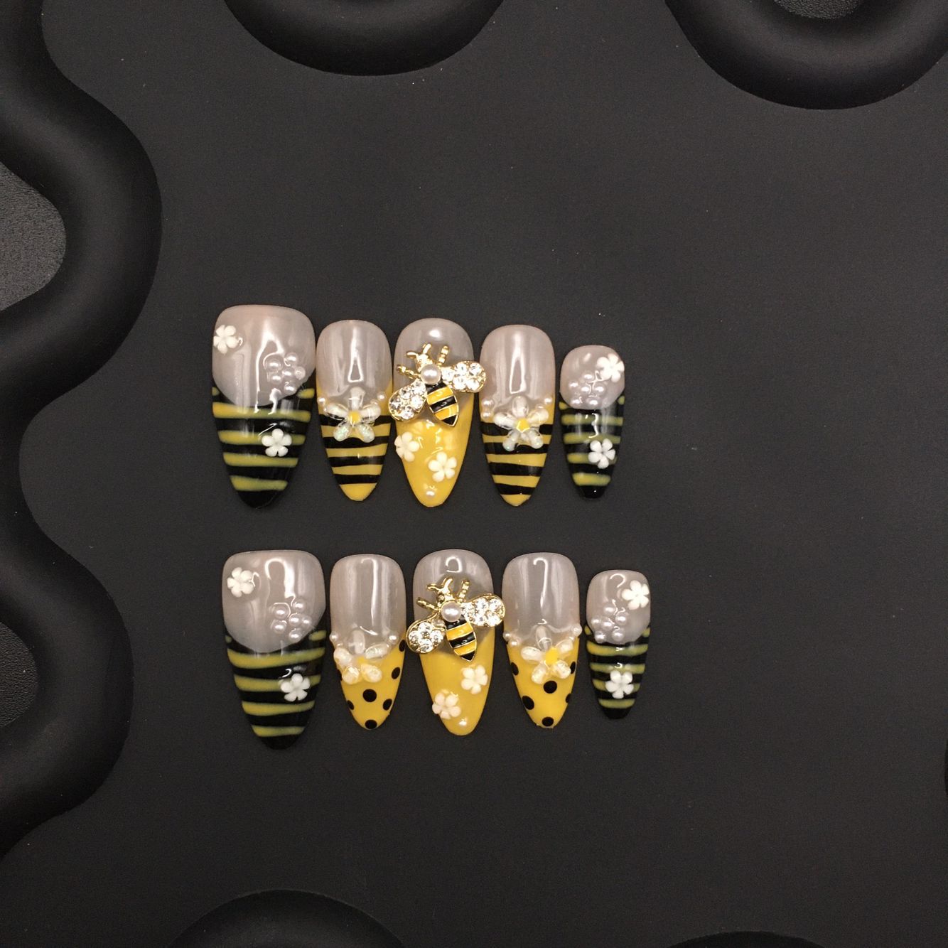3D engraved French bee color