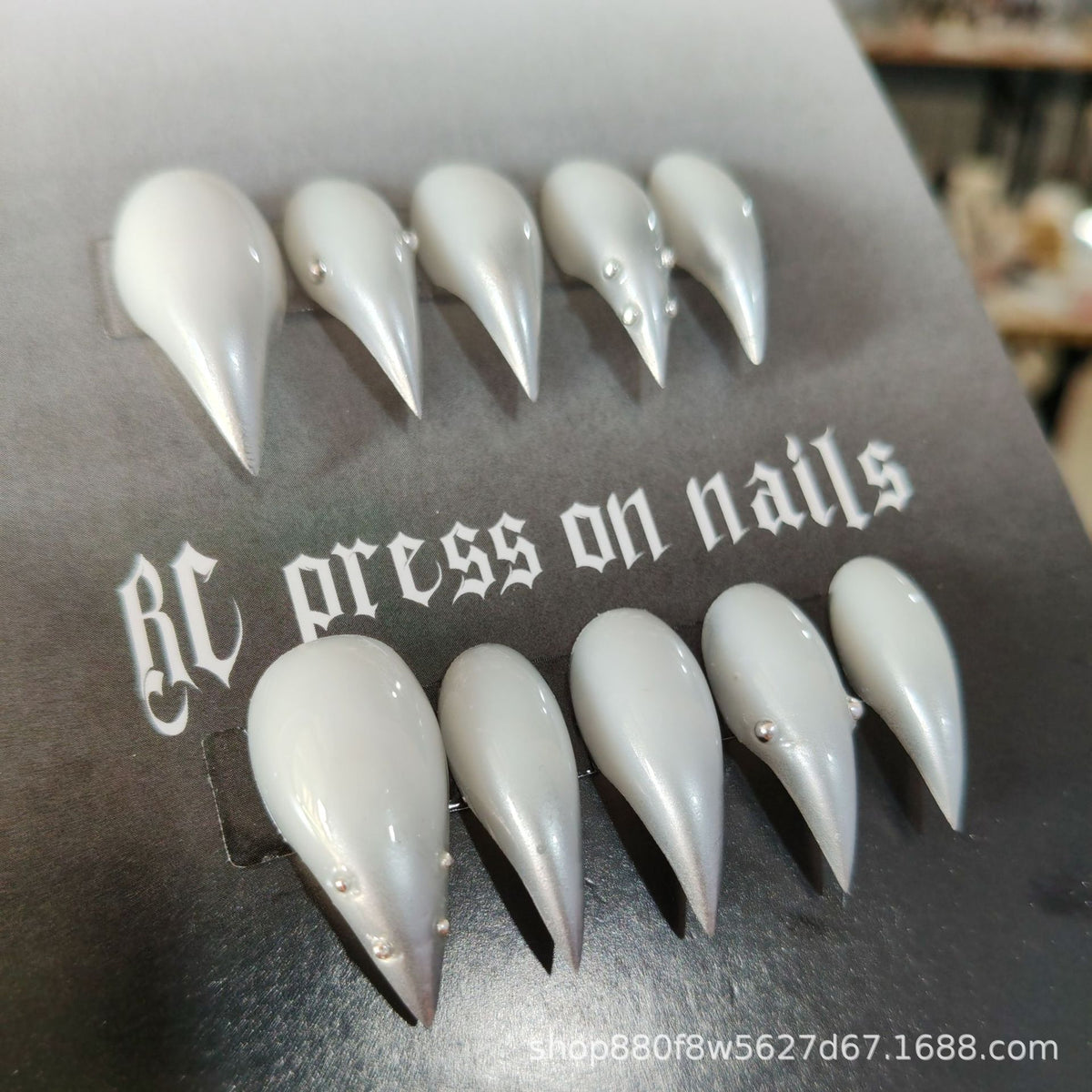Metal pure white