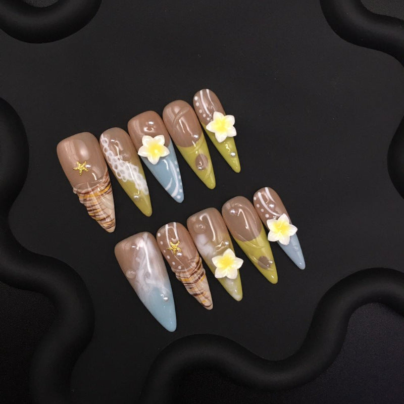 Almond carved golden beach