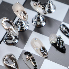 UNIKOO Vintage Kro Heart almond Press-on Nails
