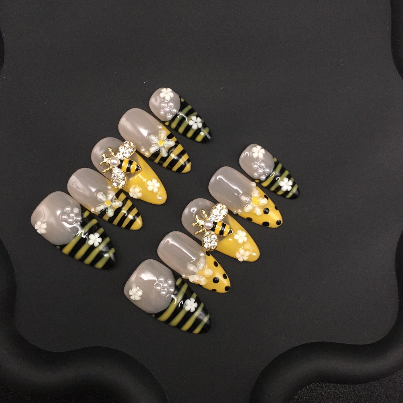 3D engraved French bee color