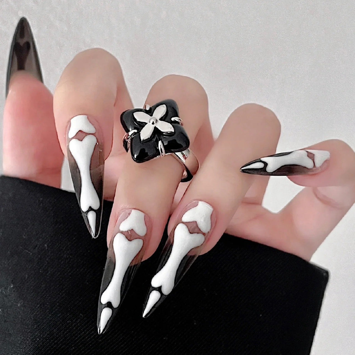 UNIKOO SKELETON ALMOND NAILS PRESS ON NIALS
