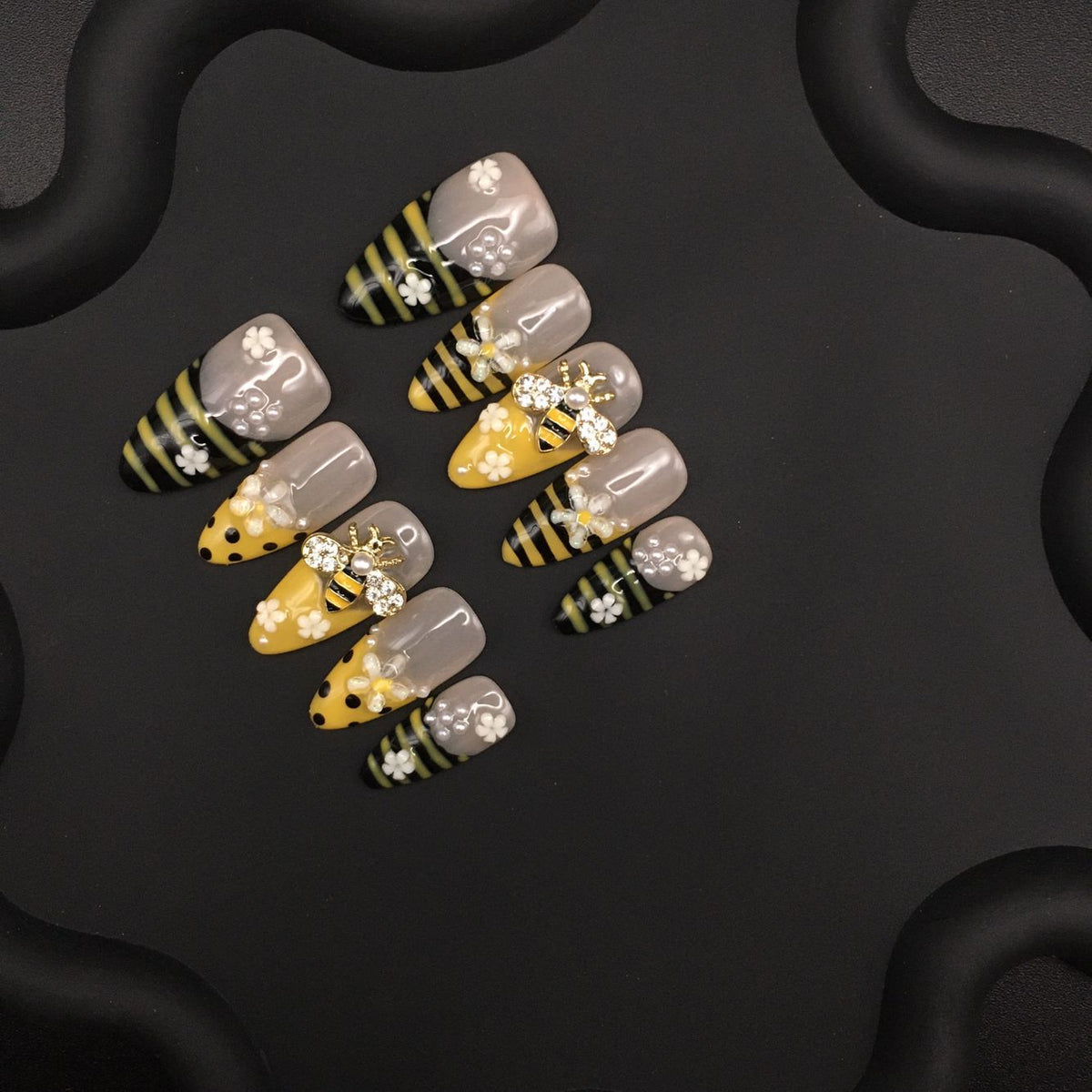 3D engraved French bee color
