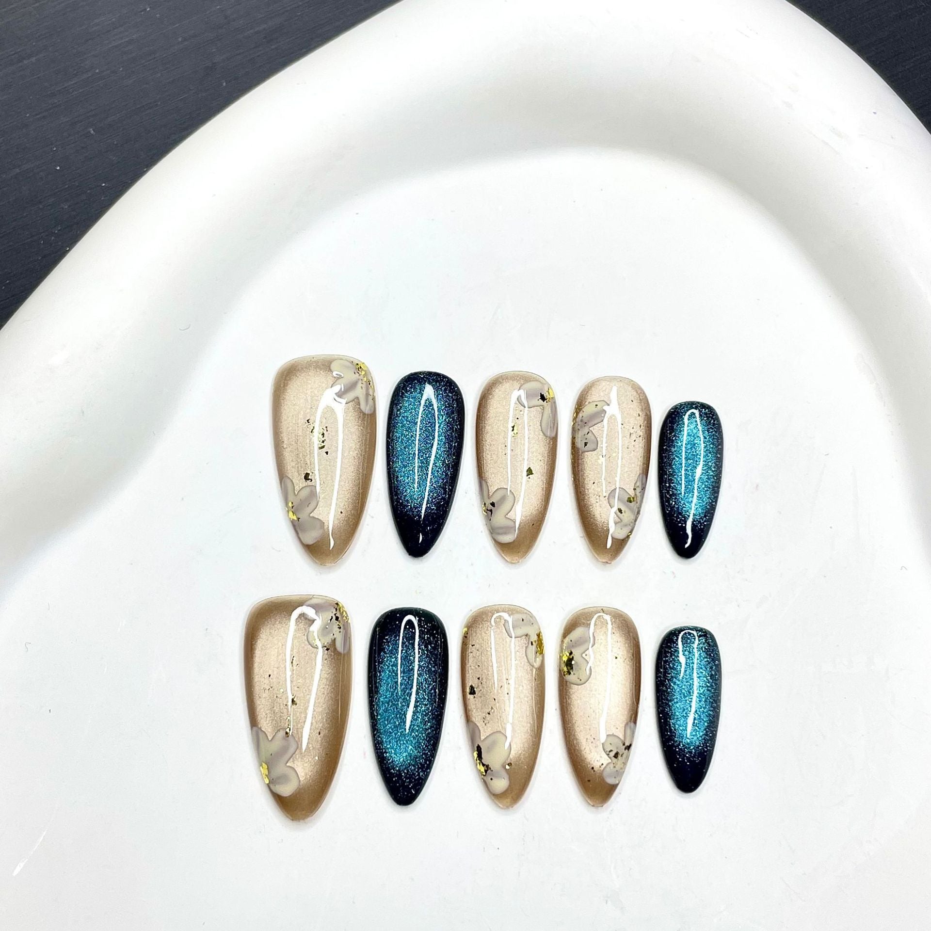 flash cat eye golden and blue