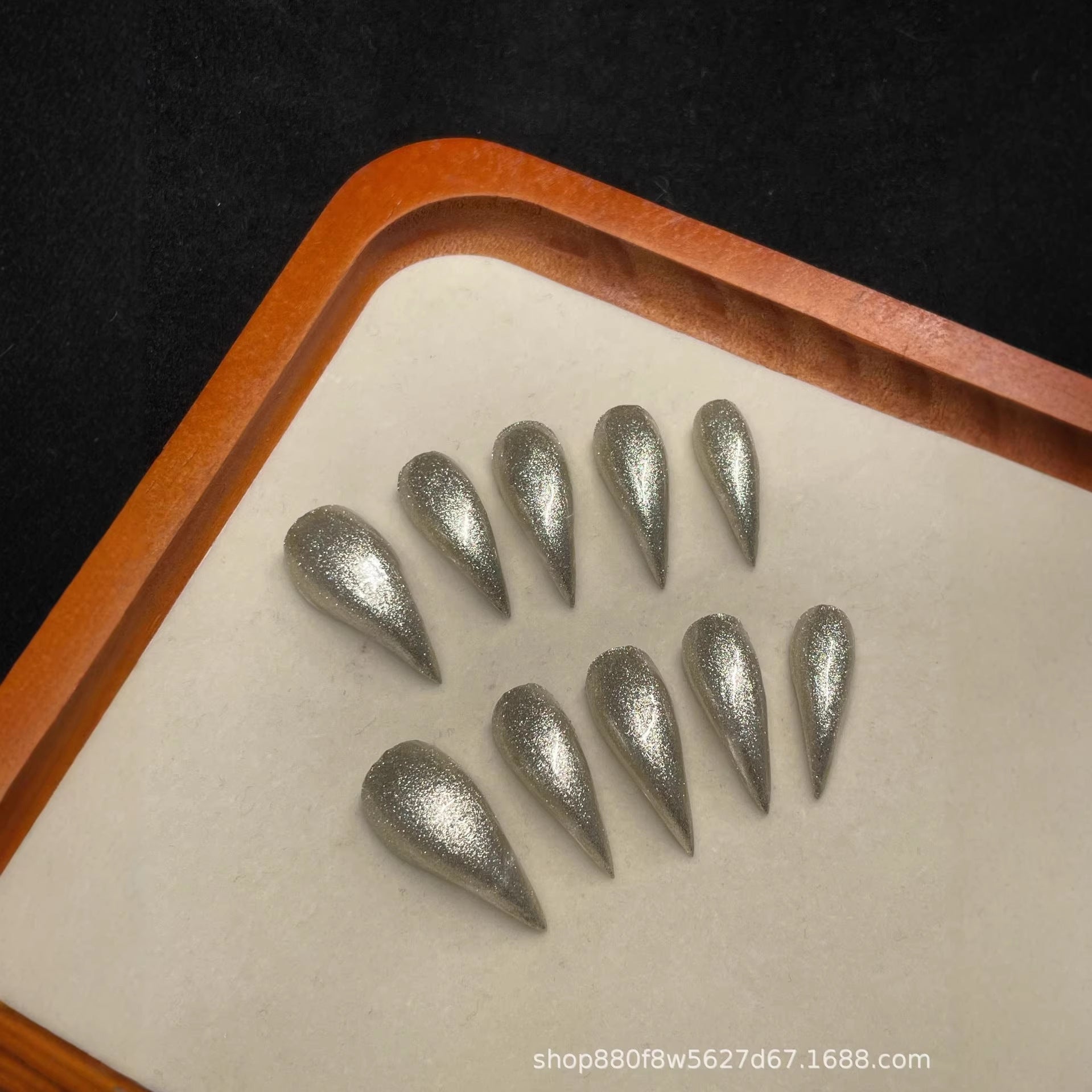 Metal cat paw