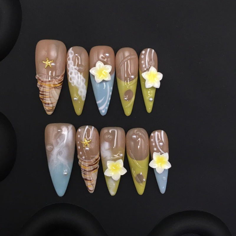 Almond carved golden beach