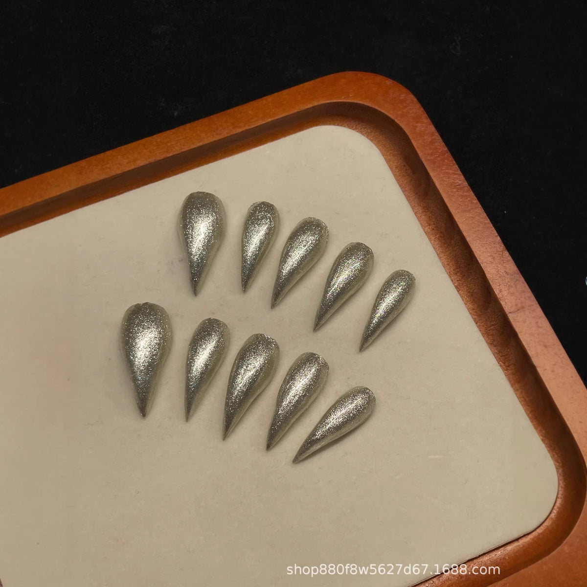 Metal cat paw